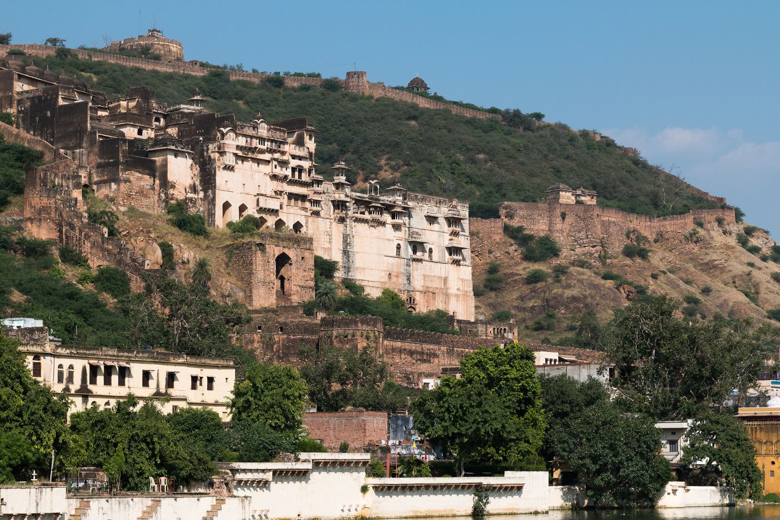 The Garh Palace of Bundi climbing the hillside below the walls of Taragarh Fort
