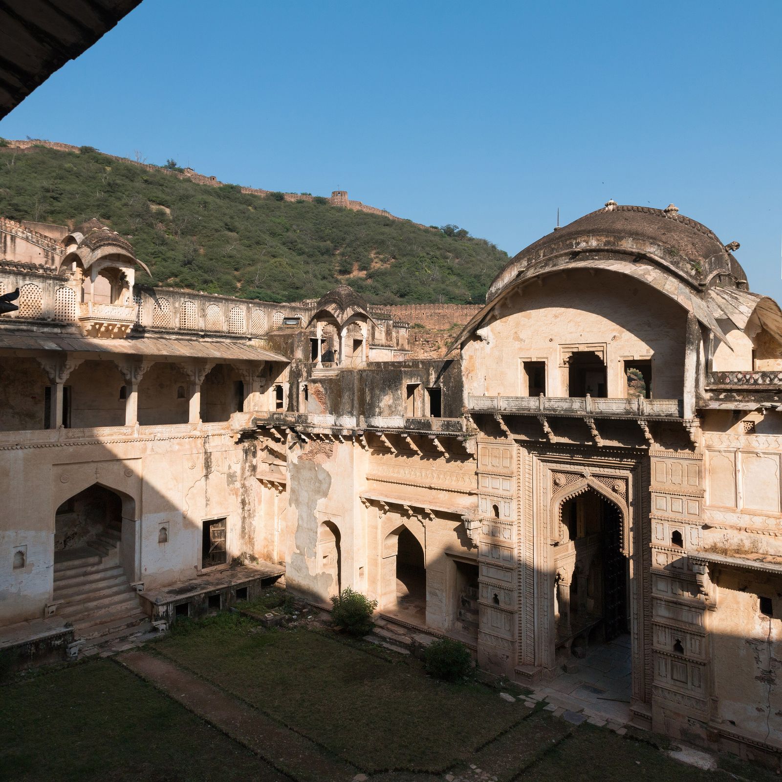 The Hathi Pol of Bundi's Garh Palace, an arched gateway topped by two carved stone elephants with raised trunks