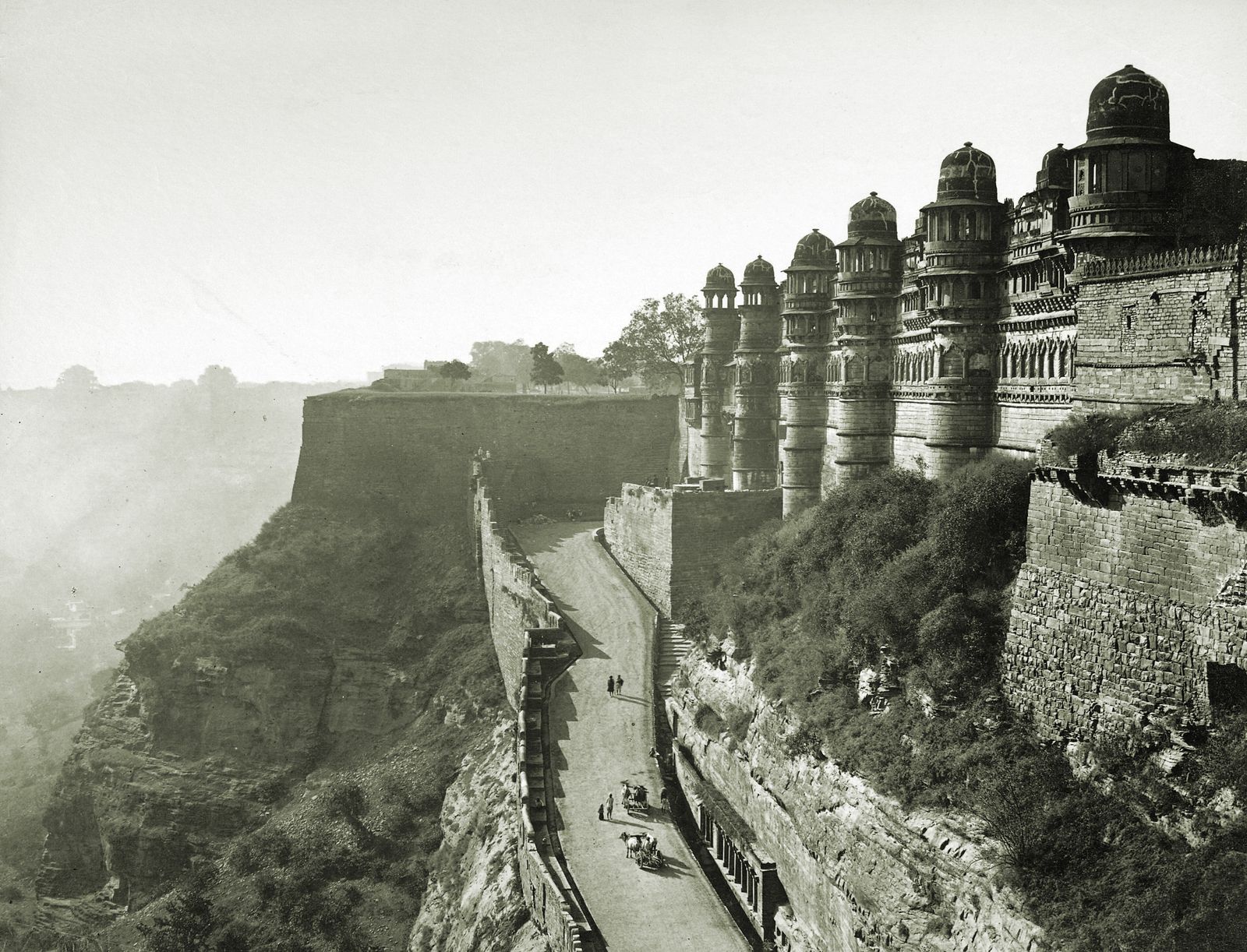 The towers and blue-tiled walls of Man Mandir palace along the cliff of Gwalior Fort