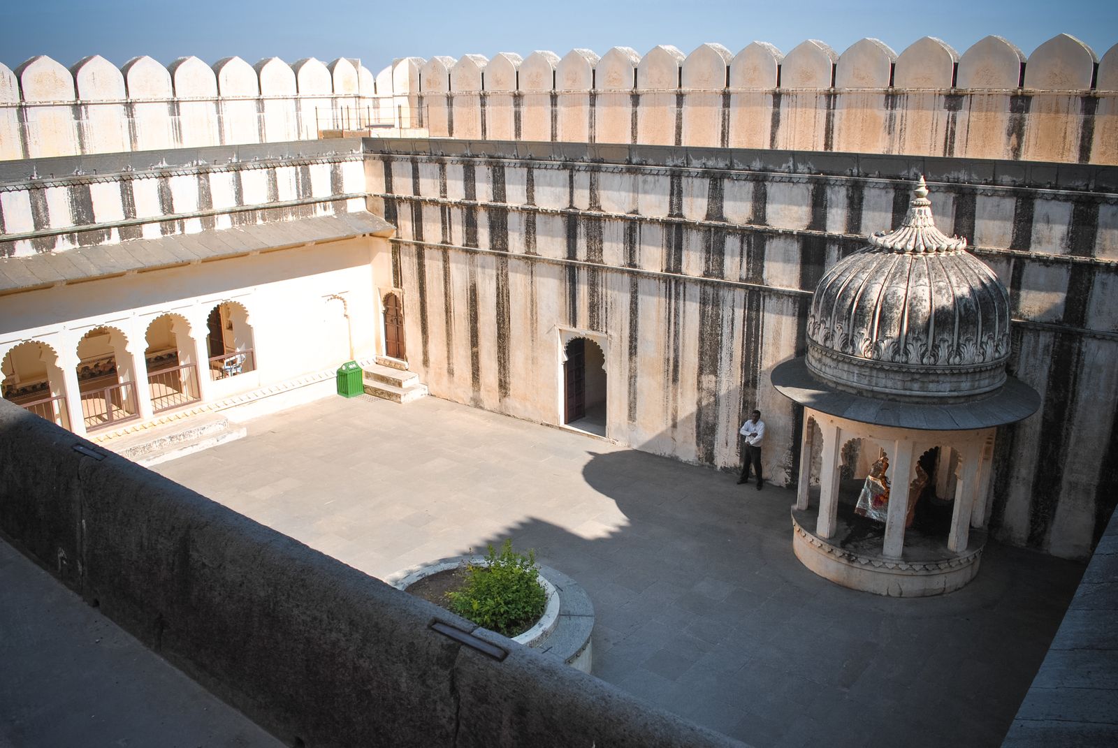 The pale walls and domed pavilions of Badal Mahal at the summit of Kumbhalgarh Fort