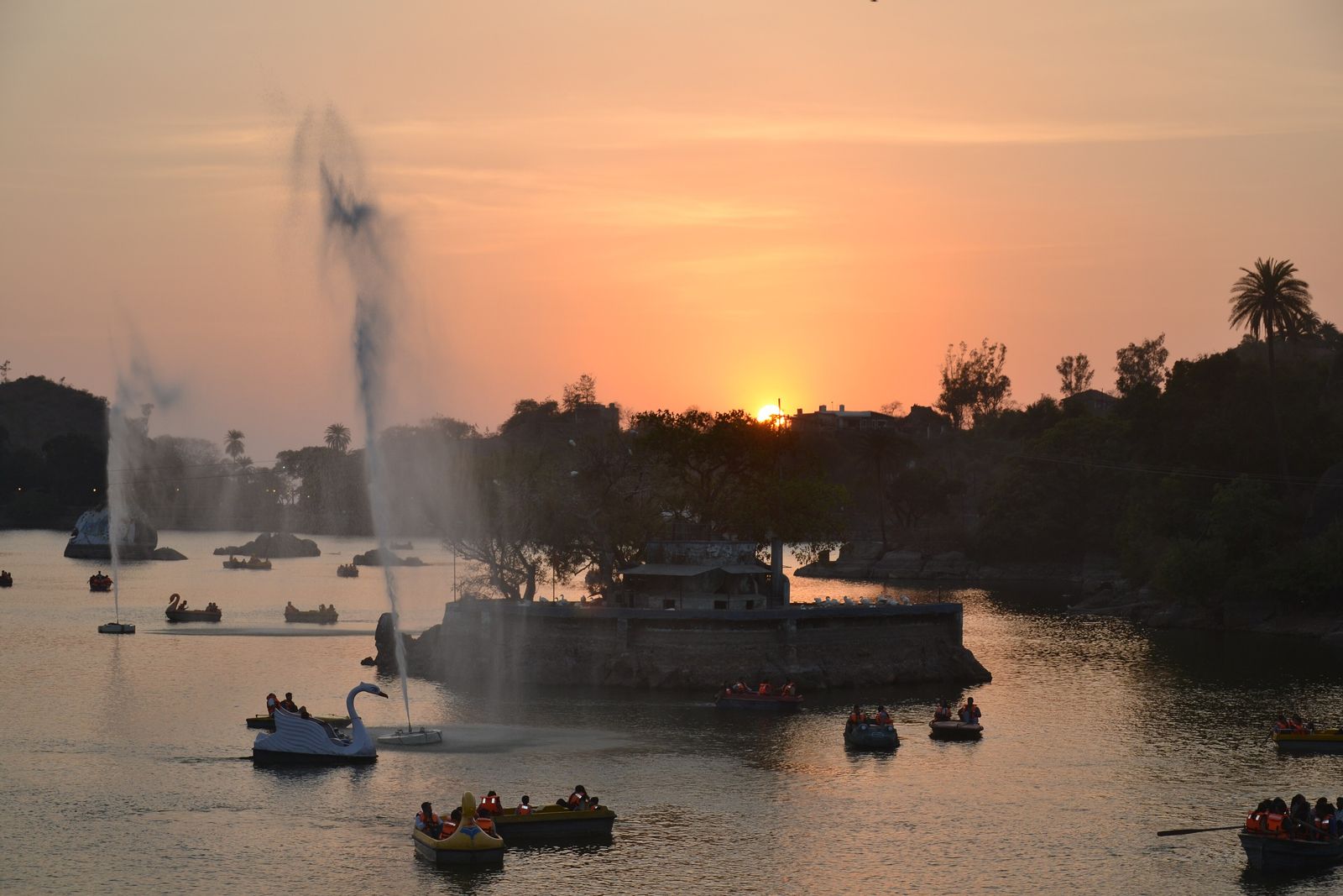 Nakki Lake in Mount Abu, ringed by hills and granite boulders