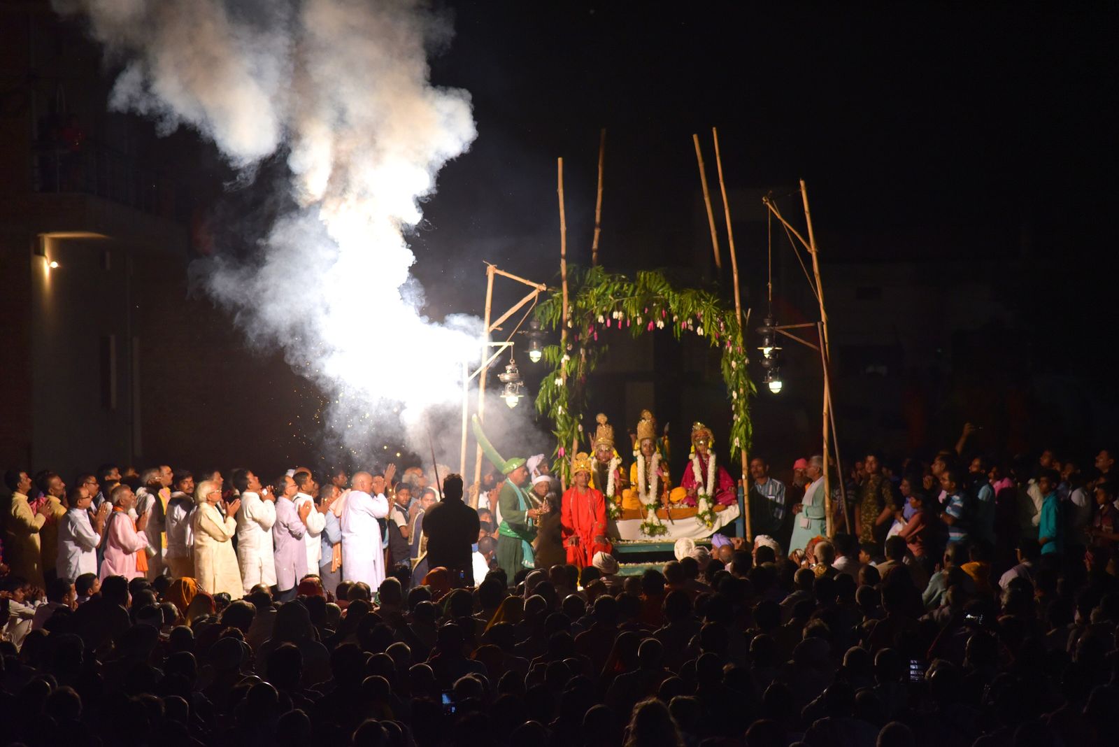 Performers and crowds at the Ramlila of Ramnagar, near Varanasi